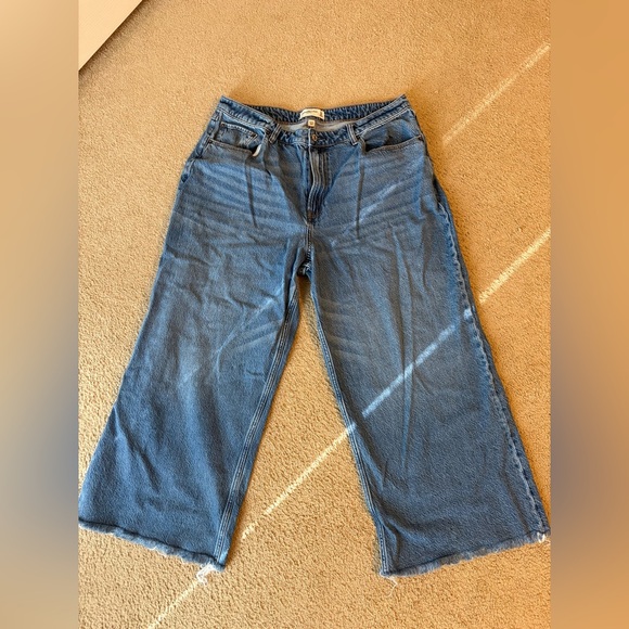 Abercrombie & Fitch Denim - Abercrombie & Fitch Curve Love High Rise Wide Leg Jeans Size 16 (33) Raw Hem